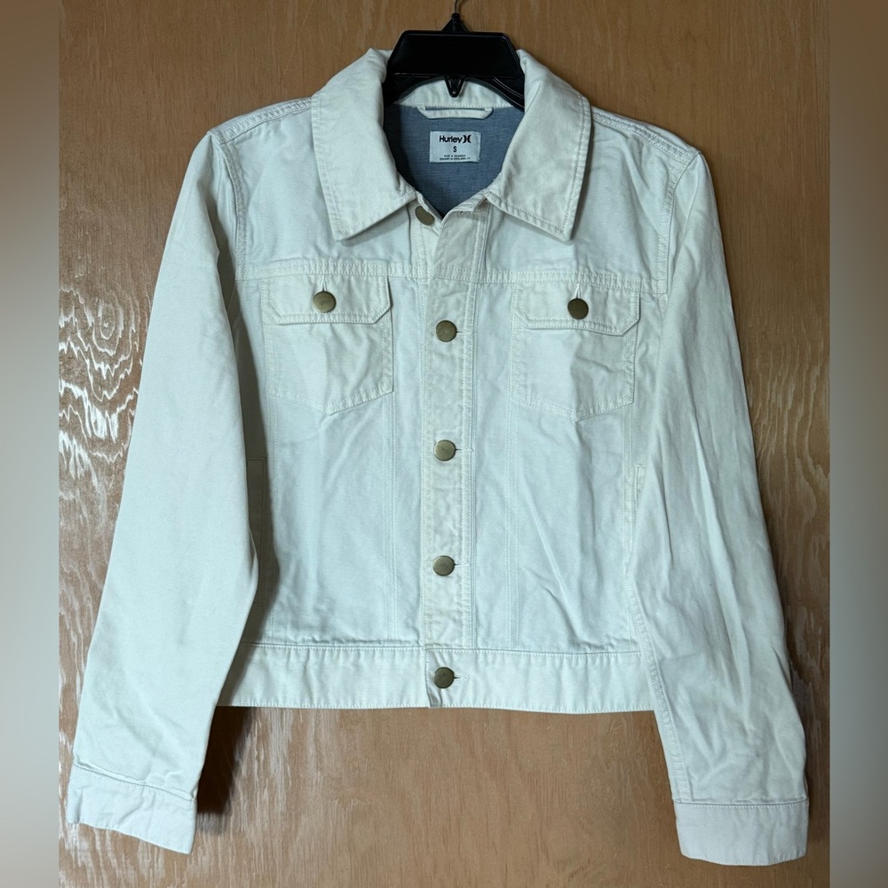 💜 Hurley Women's Cream Jean Jacket
Size Small
💜💜💜